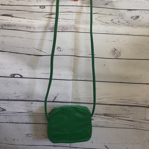 Anne Klein II Kelly green leather purse - Picture 3 of 5